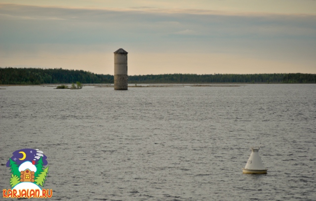 Водонапорная башня затопленной деревни Беломорско-Балтийского канала